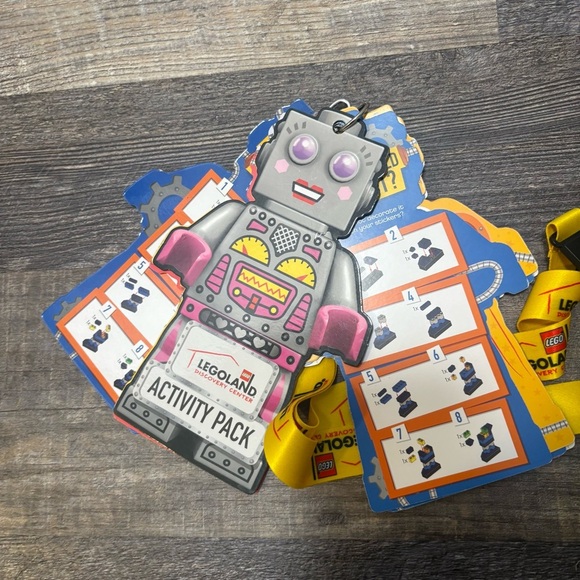 Legoland Discovery Center Activity Pack with Lanyard like new - Picture 6 of 6